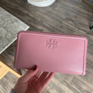 Brand New! Tory Burch zip wallet